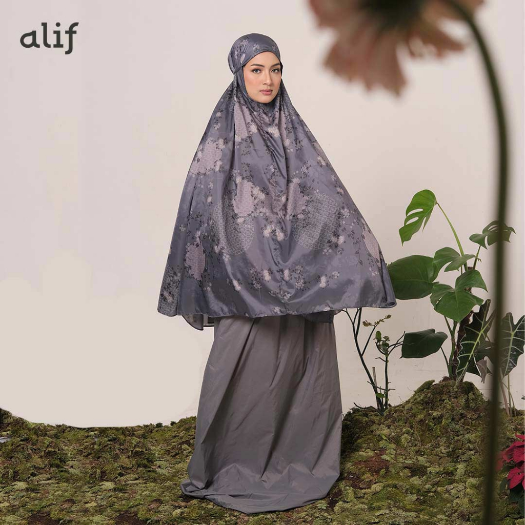 ALIF MUKENA MINI MOTIF PARASUT PREMIUM KOREA TRAVEL - CAMELIA IN ULTIMATE GREY ( MKN-202 )