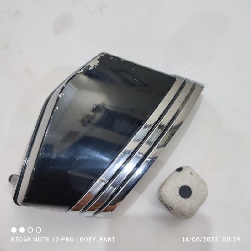 Cover tutup box accu aki depan rxking rx king cobra master 29M hitam bagian kanan original Yamaha no