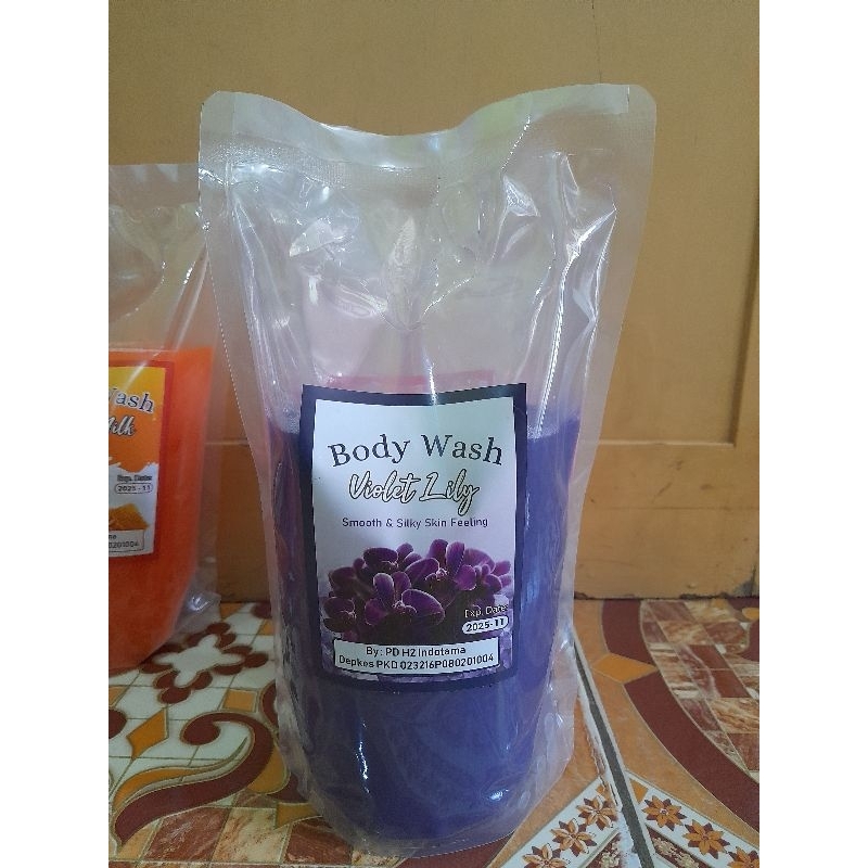 Sabun mandi cair bodywash violet lily ungu madu milk soft rose ping 900 ml
