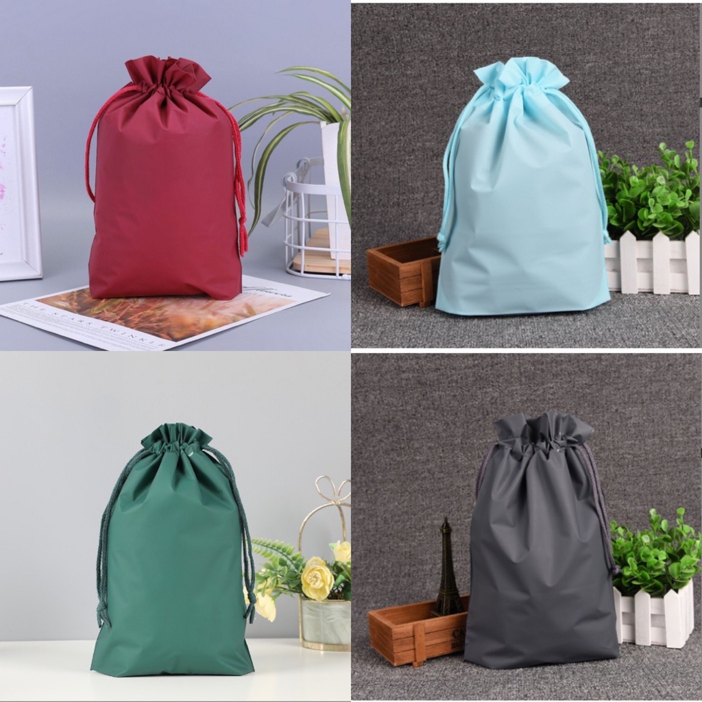 Pouch travel bahan parasute Uk 29x21x5,8cm