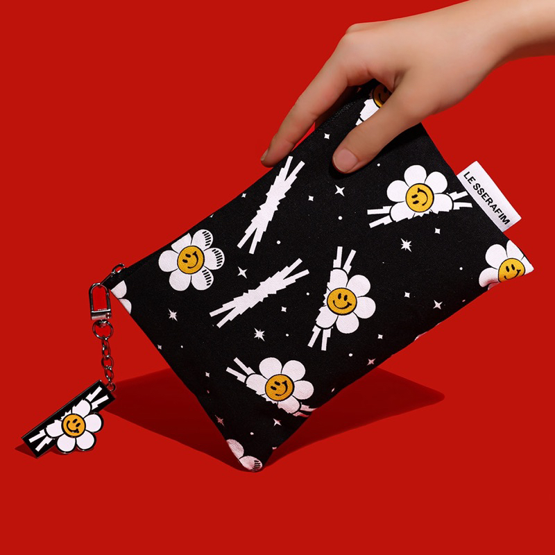 WIGGLE WIGGLE x LE SSERAFIM - Cotton Pouch