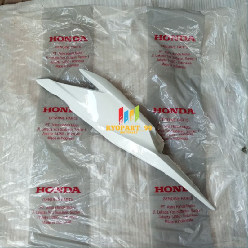 Cover L bodi samping kiri Vario old 125 bohlam putih original