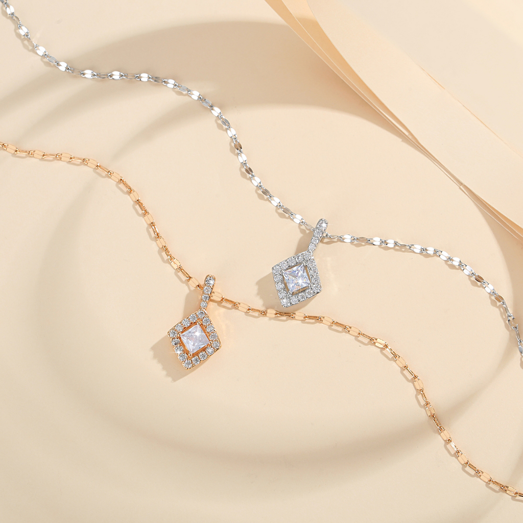 Y092 【Barang spot】Kalung Titanium Wanita Kristal Zirkon Liontin Mewah Anti Karat Perhiasan Emas Korea