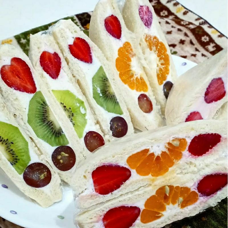 

FRUIT SANDO/FRUIT BUAH