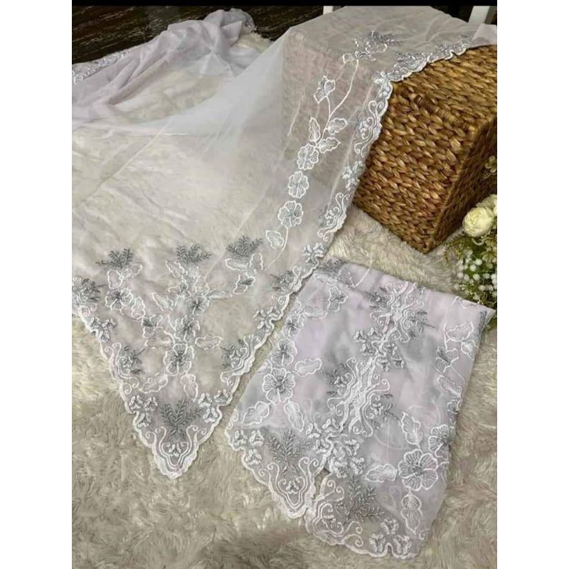 kain Kebaya Bali, Bordir spesial putih