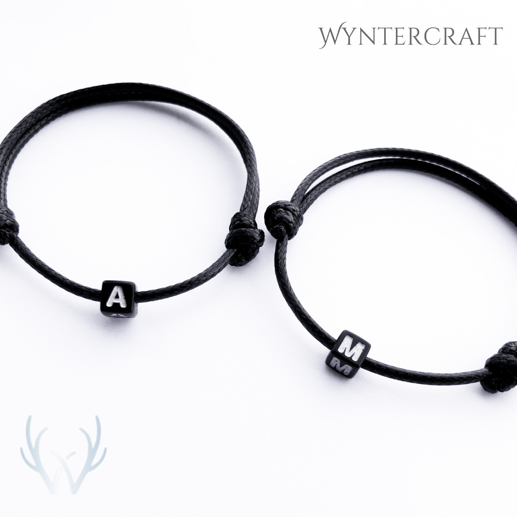 WA150 Gelang Tali Inisial Hitam dan Putih