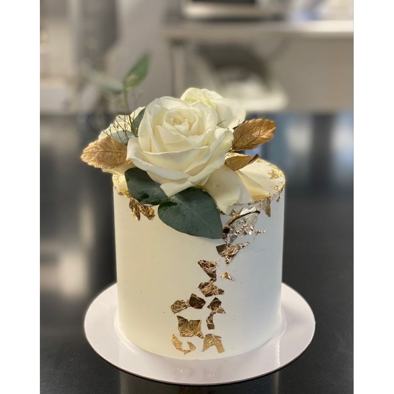 

white simple cake