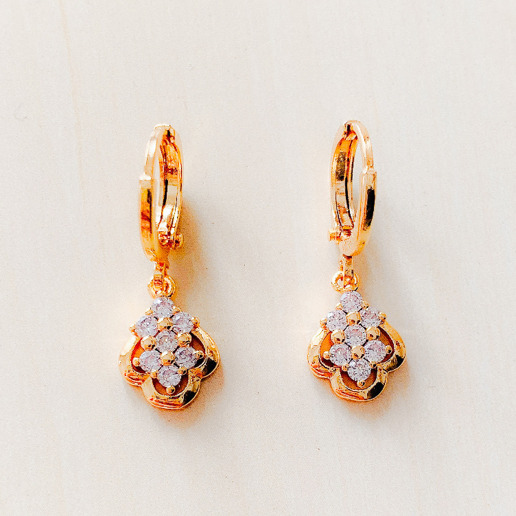 Anting Wanita Bunga Batik Zirconia Gold