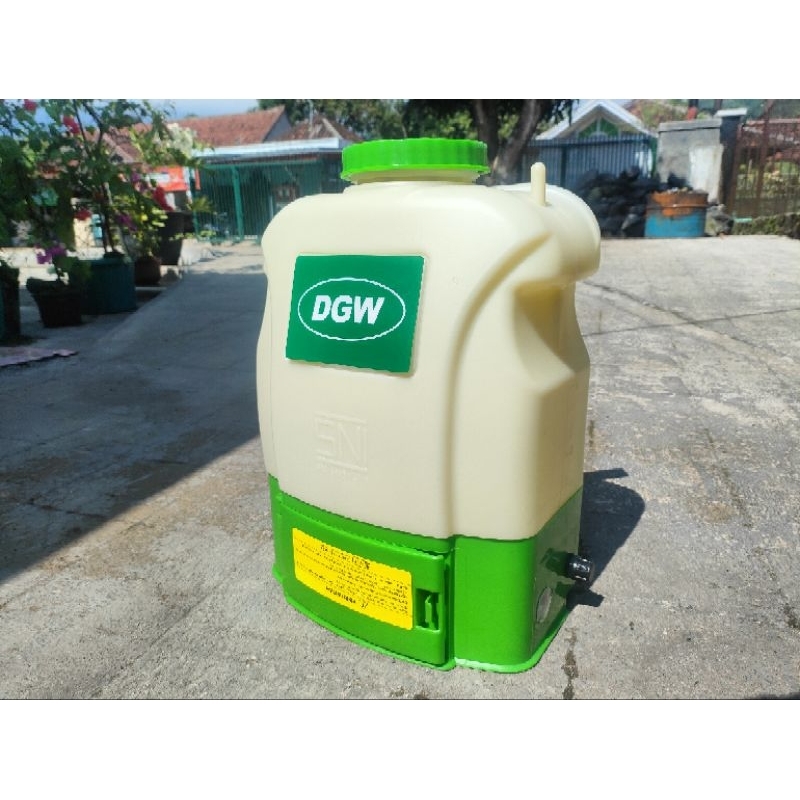 Cuci Gudang Sprayer Pertanian DGW Eco 16 Liter Semprotan DGW