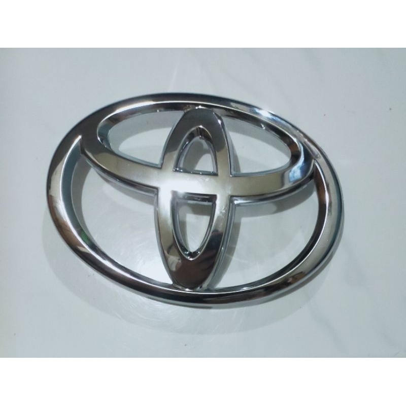 emblem logo grill depan all new rush Fortuner Hilux 2018-up original Toyota