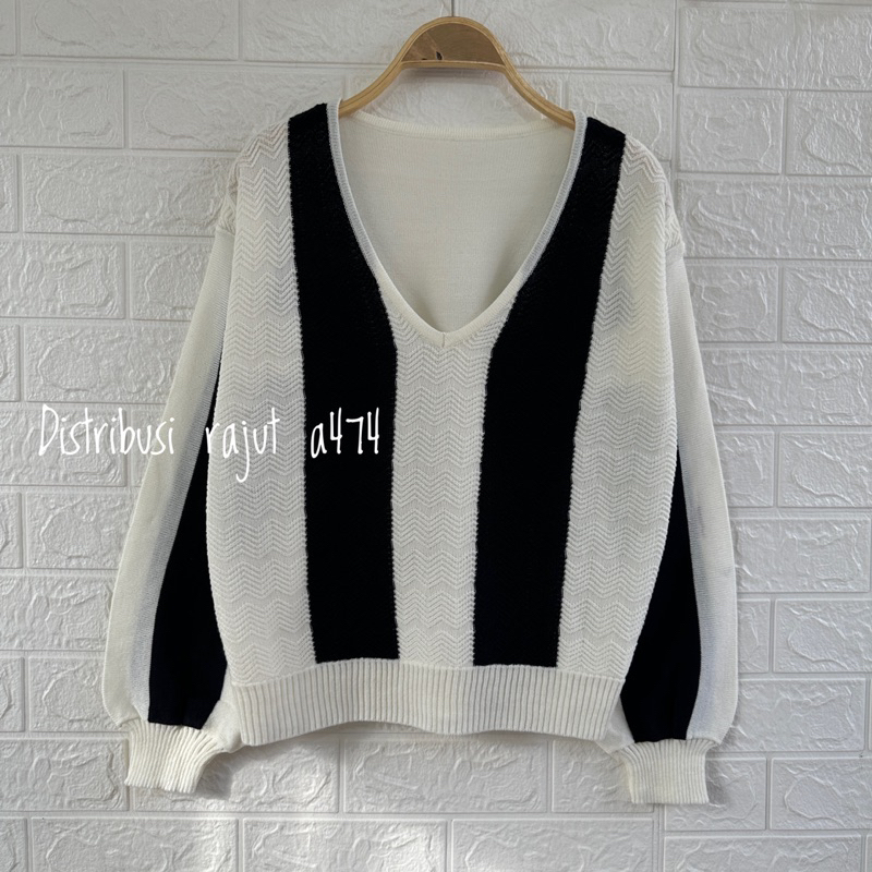 PRAMITA SWEATER RAJUT KERAH V MOTIF STRIPE WANITA