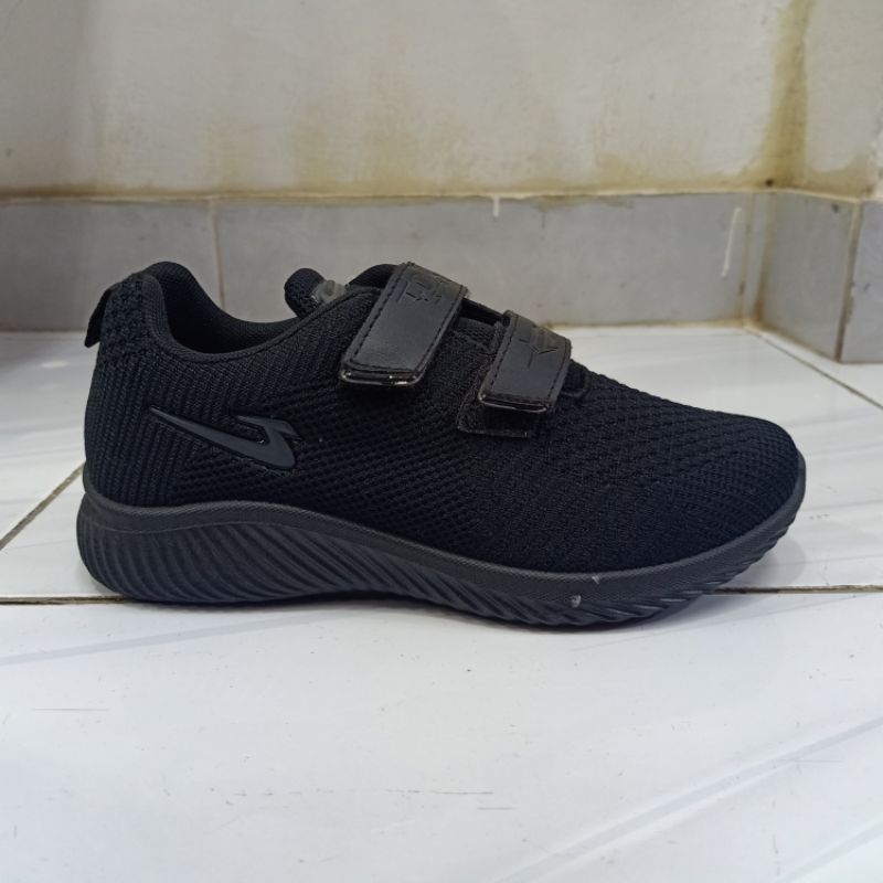 sepatu sekolah hitam polos THOMAS B.KENDARI(TV)
