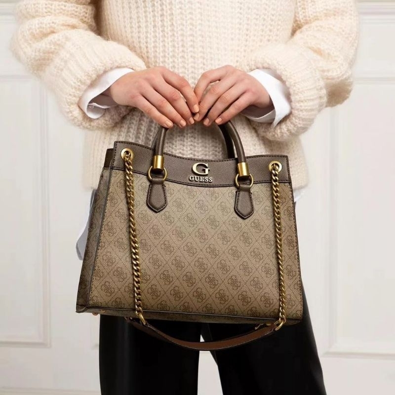 GUESSS Nell Shoulder Bag