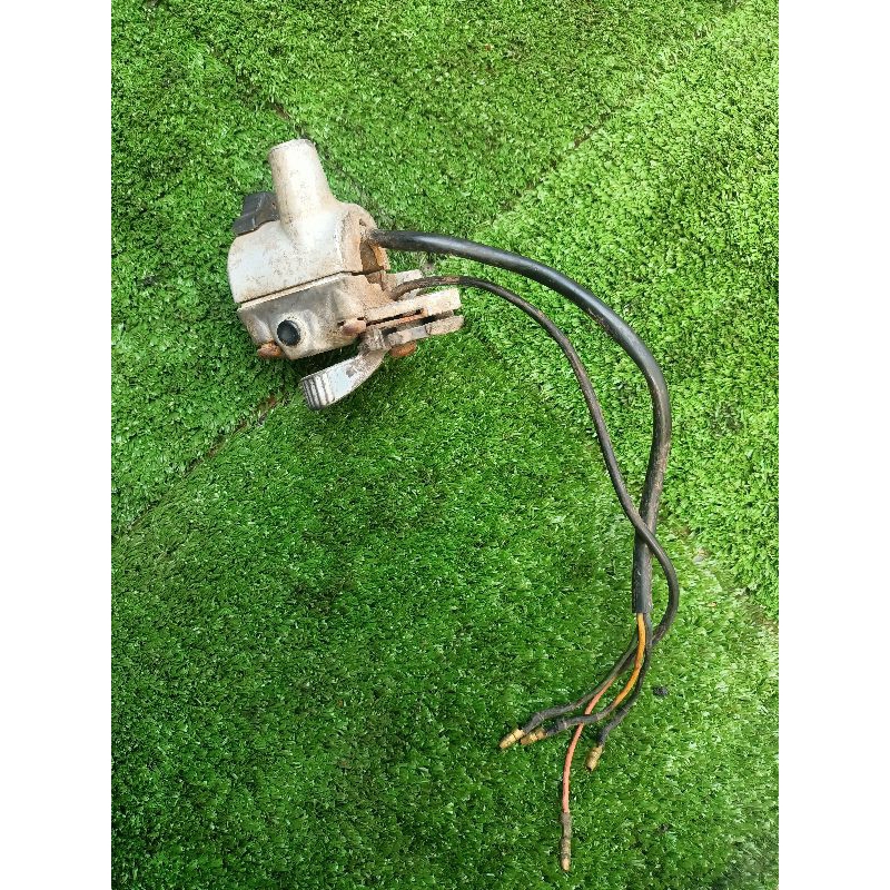 holder kiri Yamaha v75