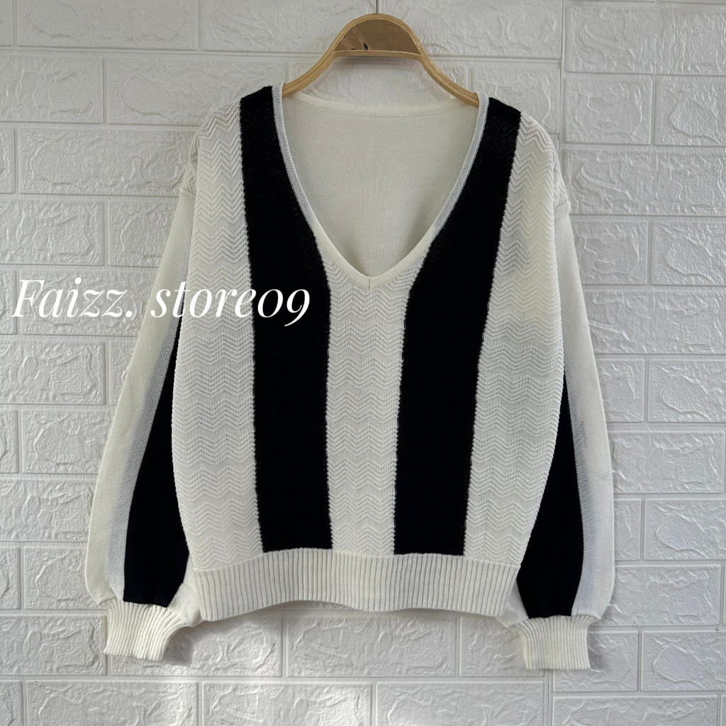 Pragos Sweater Rajut Kerah V Motif Strip Wanita