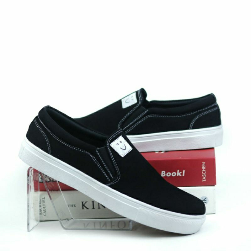 MUZAN Sepatu Slip On Sneakers Pria Warna Hitam Casual Santai Sekolah Kuliah Canvas Premium