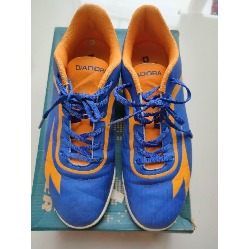 Preloved- DIADORA ORIGINAL Sepatu Futsal Sepak Bola Pria