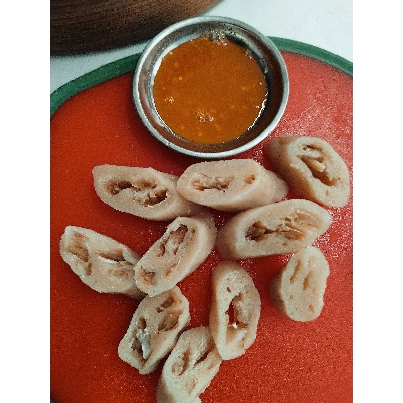 

Kerupuk Basah Isi Lemak Ikan Kapuas Hulu