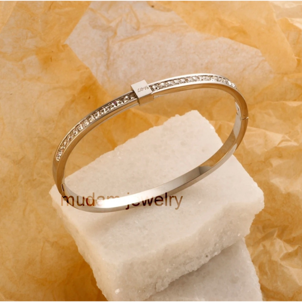 Gelang Bangle Love Aksen Berlian Artifisial Ala Korea