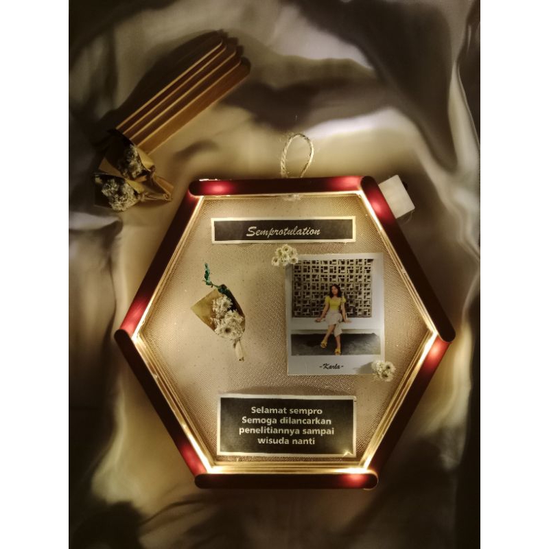 HEXA FRAME AESTHETIC