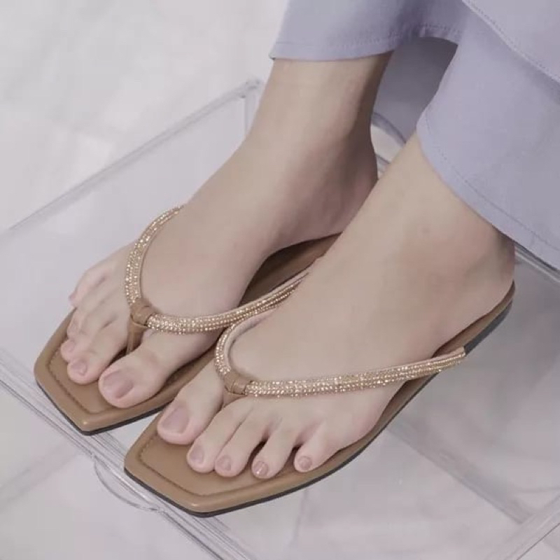 ANGEL Sandal Wanita Jepit Blink Kristal Size 37 - 40 Sendal Teplek Flat Cewek Pergi Jalan Rumahan Warna Hitam Black Pink Kunyit ALL Japit Rumah Anti Slip Empuk Premium 37 38 39 40 Perempuan Kekinian Terbaru Shoes Valendino Store