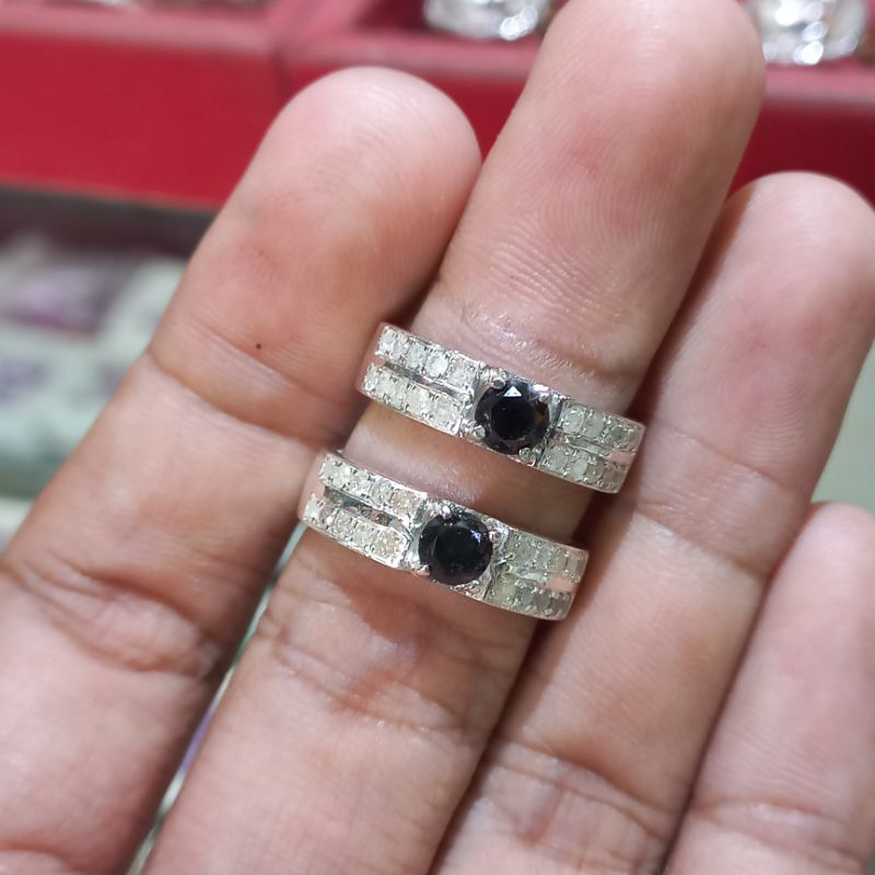 Cincin berlian hitam wanita
