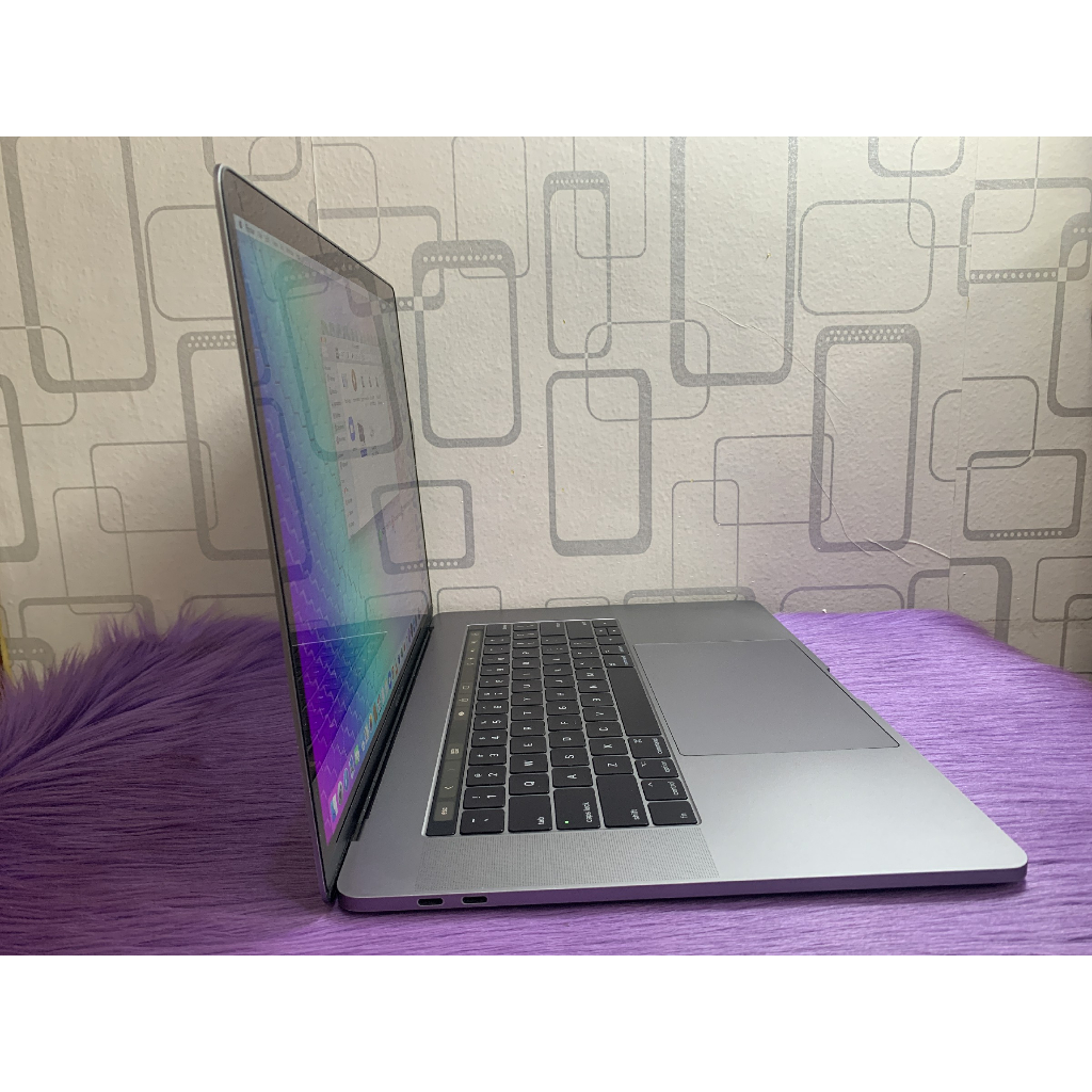 MacBook Pro Retina 15in 2017 Core i7 16GB SSD 512GB Gaming Not 2018