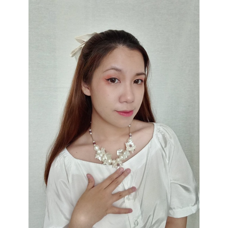 Chyntia Crystal Pearl Flowery Necklace Kalung Bunga Panjang Hijab Kristal Mutiara