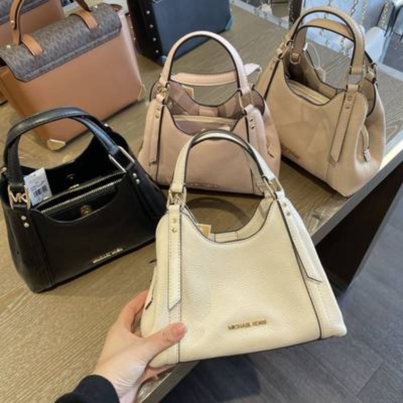 upload tas Mk arlo small crossbody