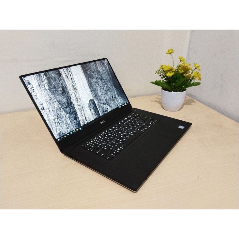 DELL PRECISION 5520 i7-7820HQ RAM 32GB/SSD 1TB/NVIDIA QUADRO M1200/FHD IPS/MULUS NOMINUS