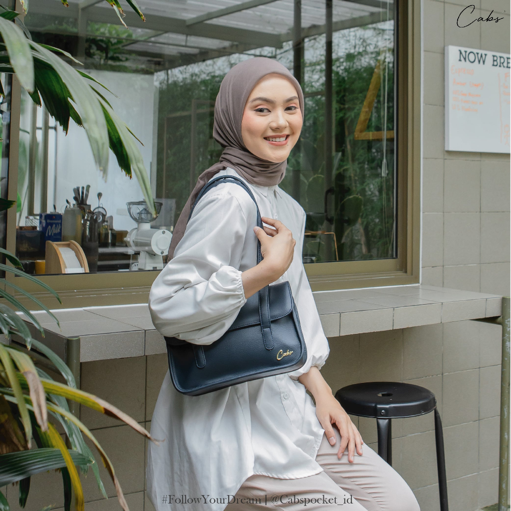 CABS – TOTEBAG WANITA TIPE LIVIA