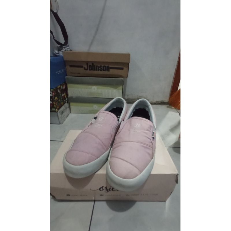 Preloved // Sepatu sneakers GEOFFMAX ORI