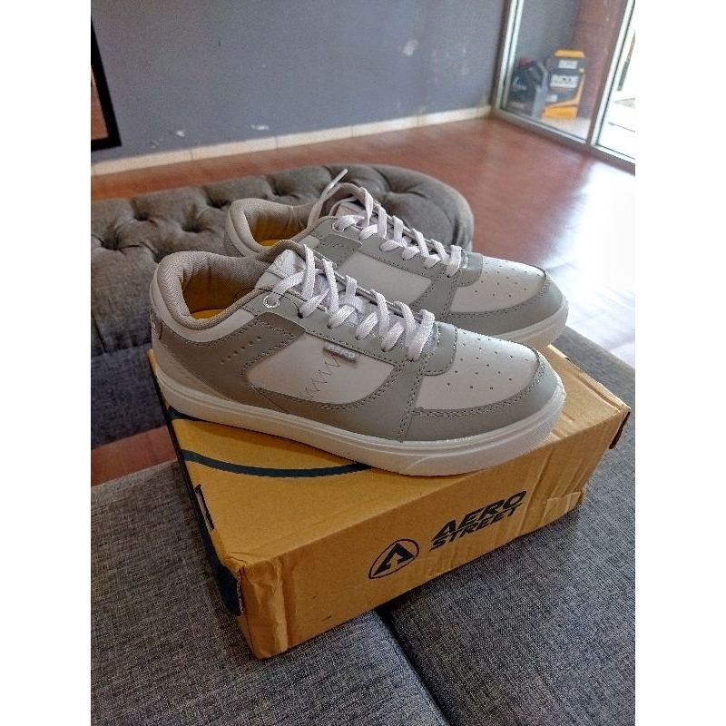 Aerostreet Hoops Low Series BNIB - Sepatu Sneakers