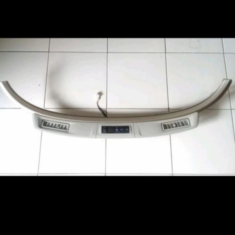 Lampu plafon dan AC plafon Toyota Innova