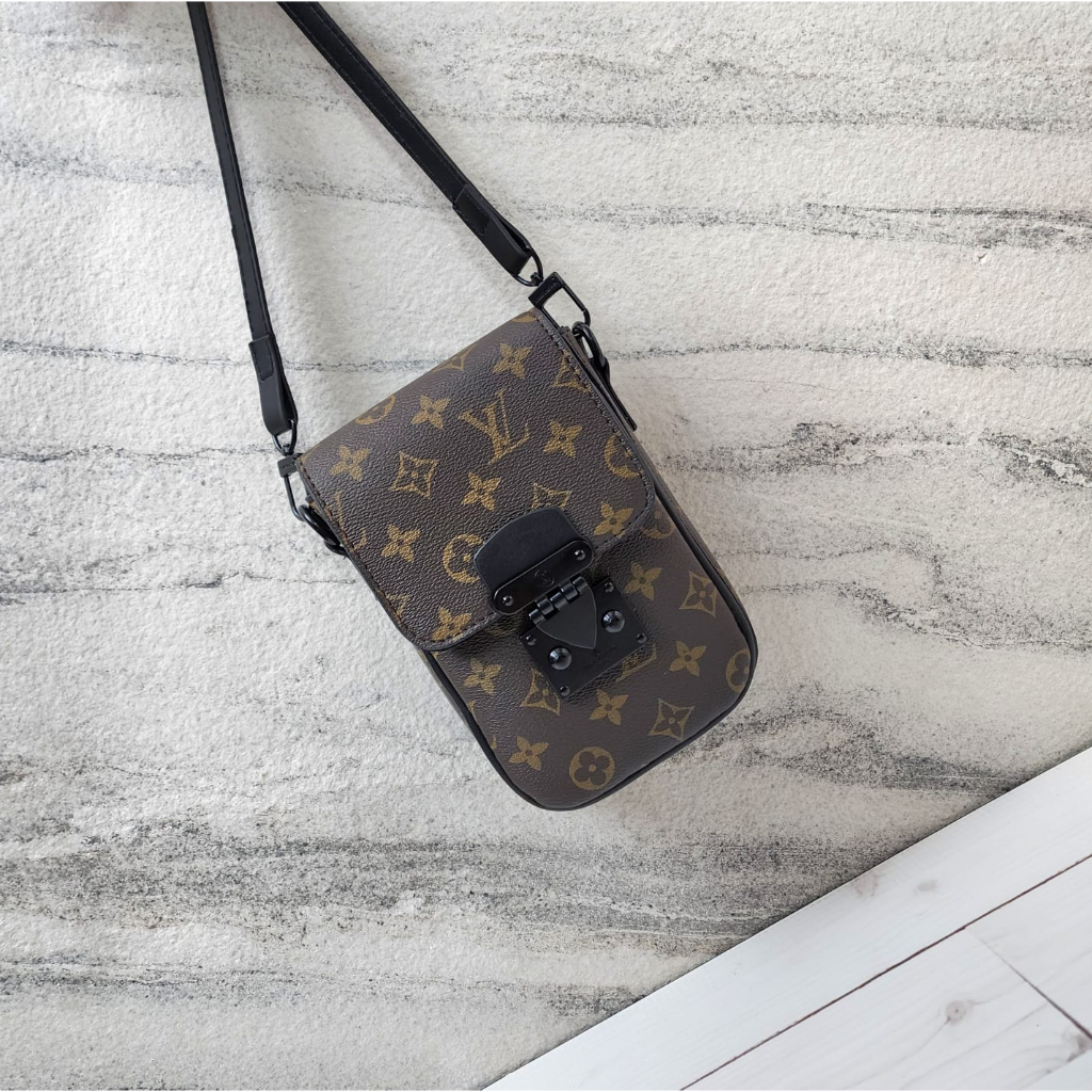 22104 L Vuitton Sling Handphone Bag (Free Sarung+BubbleWrap)