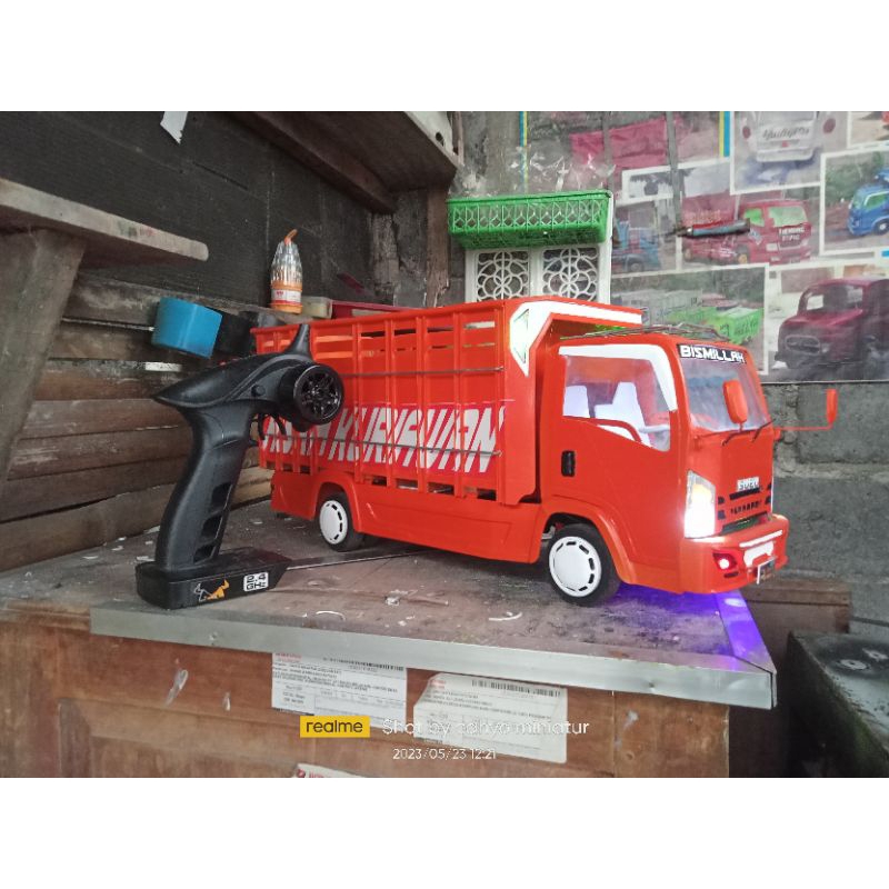 miniatur truk rc isuzu giga nmr 71skala 1/12