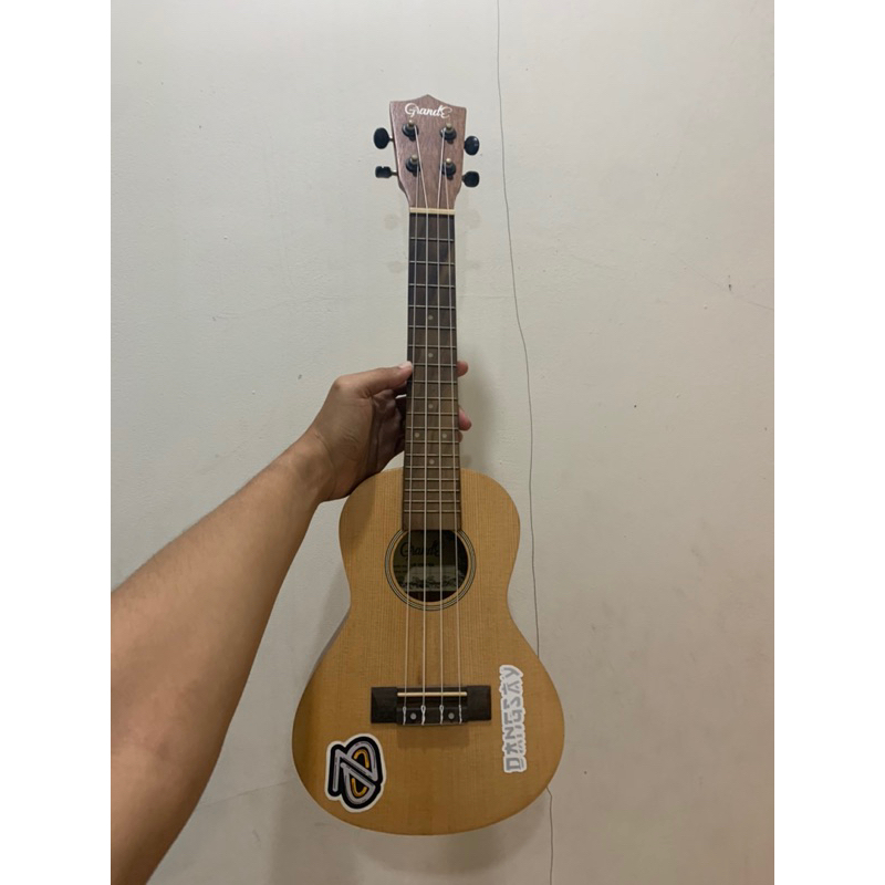 Ukulele Grande