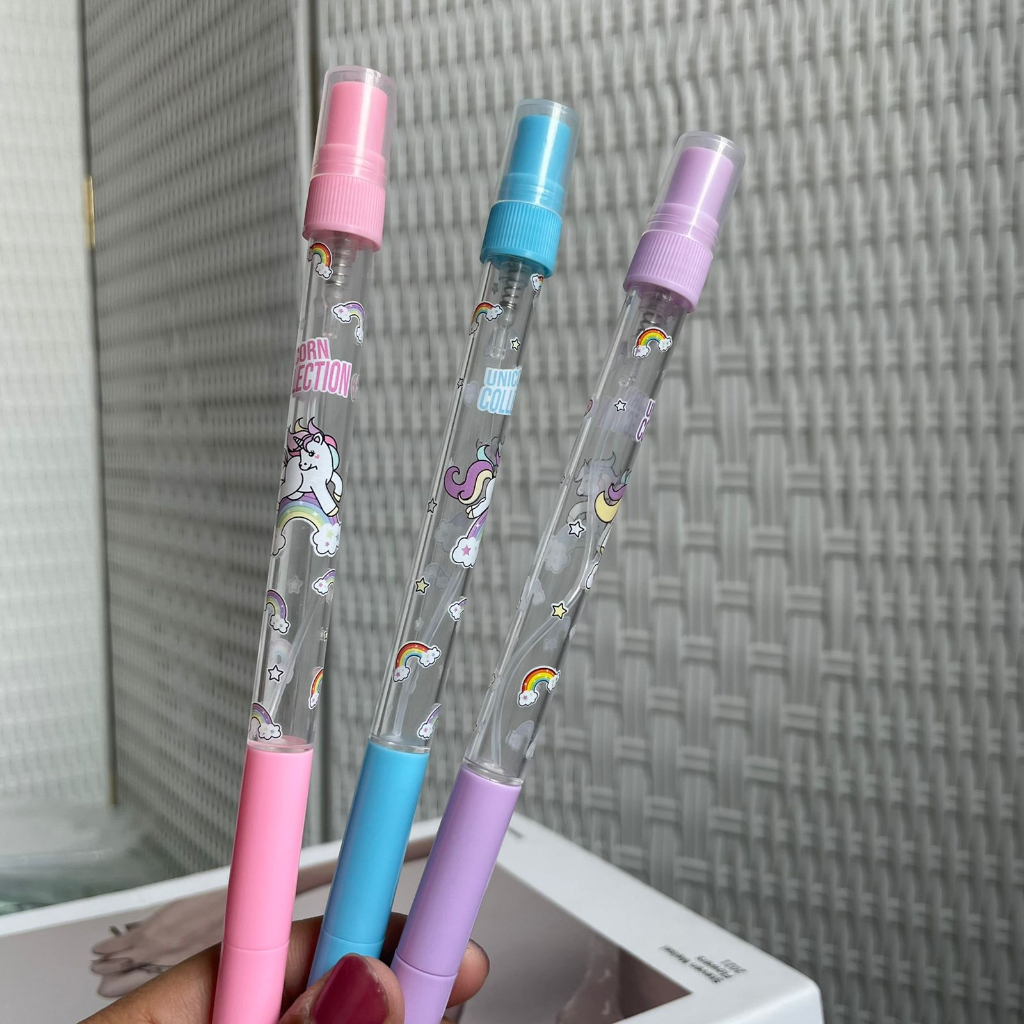

Pen Parfum motif Unicorn / Pulpen Botol parfume motif Kuda Unicorn bisa diisi 10 ml Harga Murah tinta gel hitam / Bolpen Spray Kekinian kualitas Terbaik bisa COD