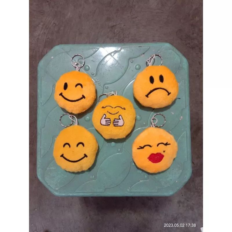 gantungan kunci emoji smaile