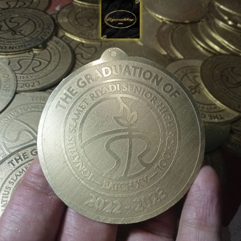 Medali Wisuda Custom Kuningan Etching/Medali Custom Wisuda dll