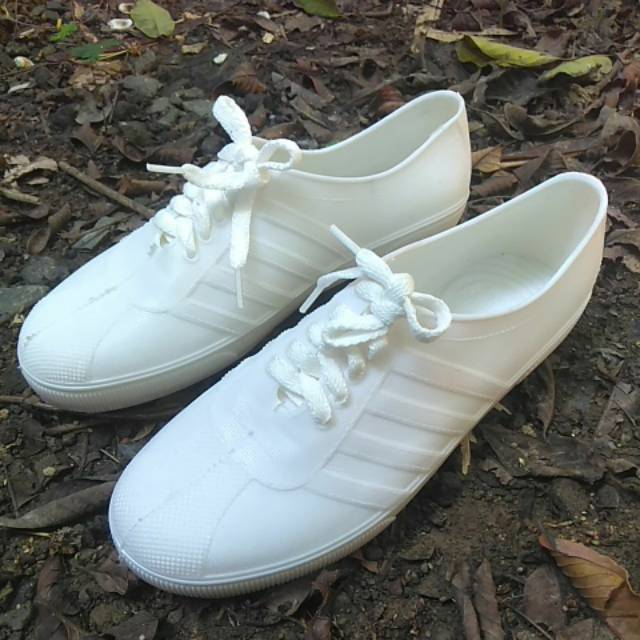Sepatu Karet Putih AP / Sepatu Putih Polos Size 39-43 / Sepatu Pool Sawah