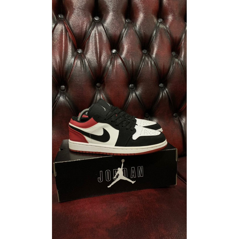AIR JORDAN 1 LOW BLACK TOE