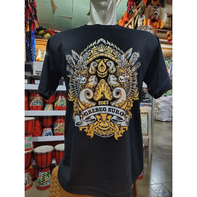 kaos grebek suro / kaos reog / kaos / warok / jaranan / kepang / kuda lumping / senterewe / reog / ganongan / bujang ganong / rompi ganong / barongan devil / barongan kediri / mainan / kenong / kendang / gong / udeng / pecut bopo / pecut / komboran / gong