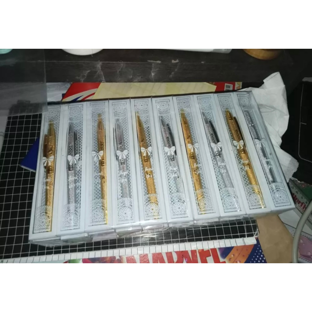 ￼[50 PCS] SOUVENIR PULPEN SILVER EMAS KEMAS MIKA SOUVENIR PERNIKAHAN SOUVENIR PULPEN MURAH