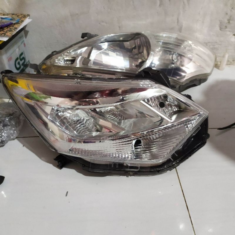 Headlamp lampu depan sigra calya 2018 on