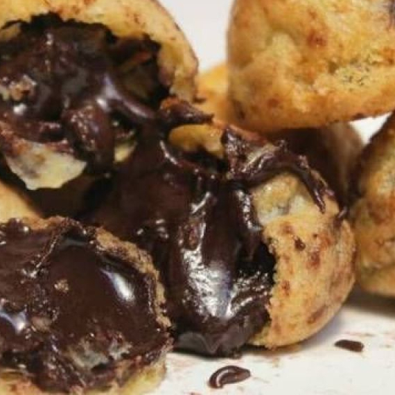 

Soes Coklat Kiloan 1kg Lumer Enak Murah/ Sus Coklat Kering Kiloan Sus Kering Isi Coklat GG Lezate