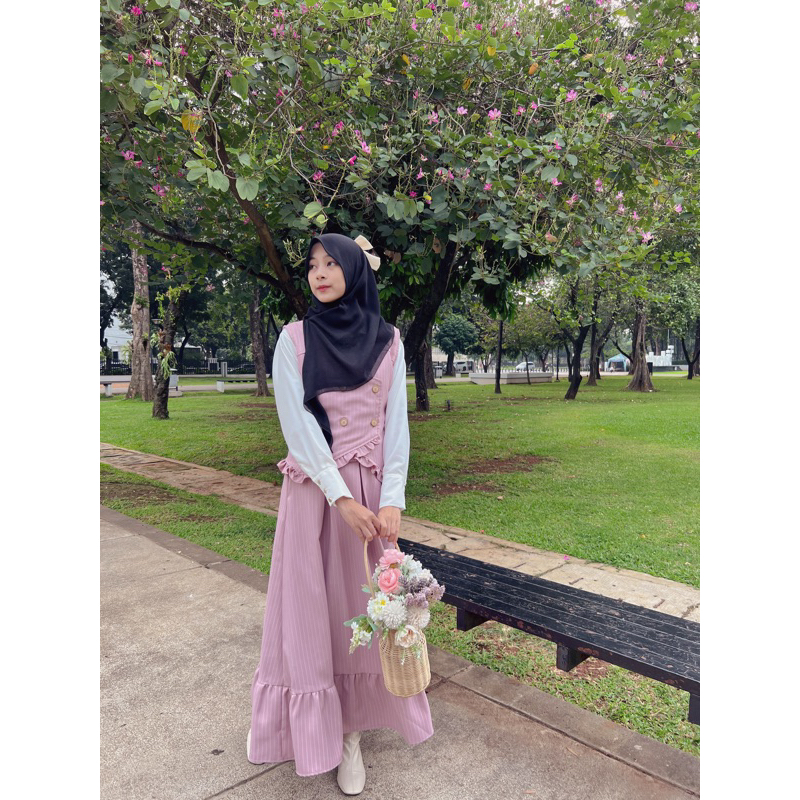 Parisian Style | Eleanor Set | Vintage Yearbook by Studhijabstore