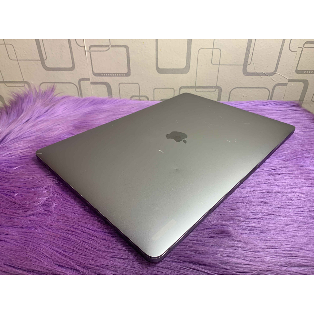 MacBook Pro Retina 15 2018 Core i7 16GB SSD 256GB VGA AMD 4GB Garansi