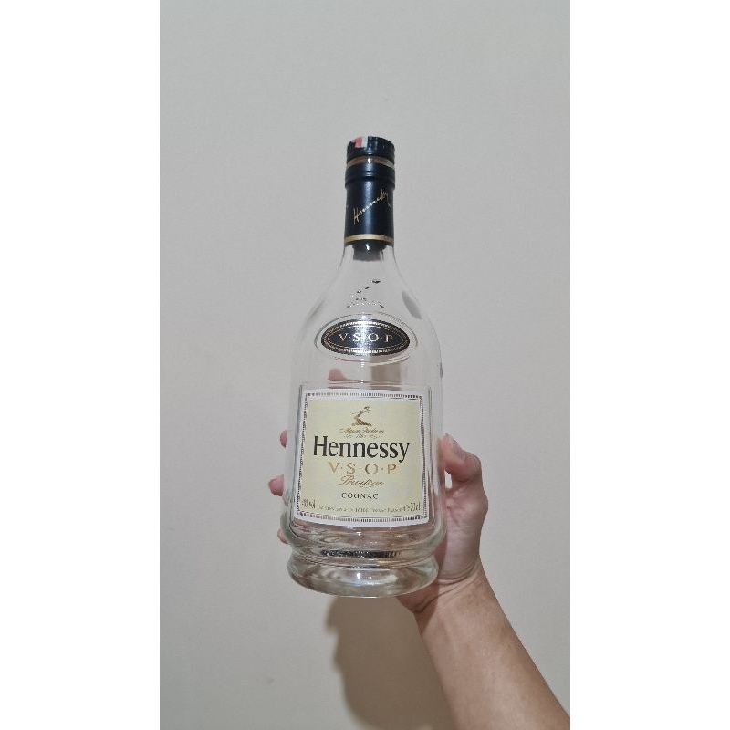 Botol kosong Hennessy