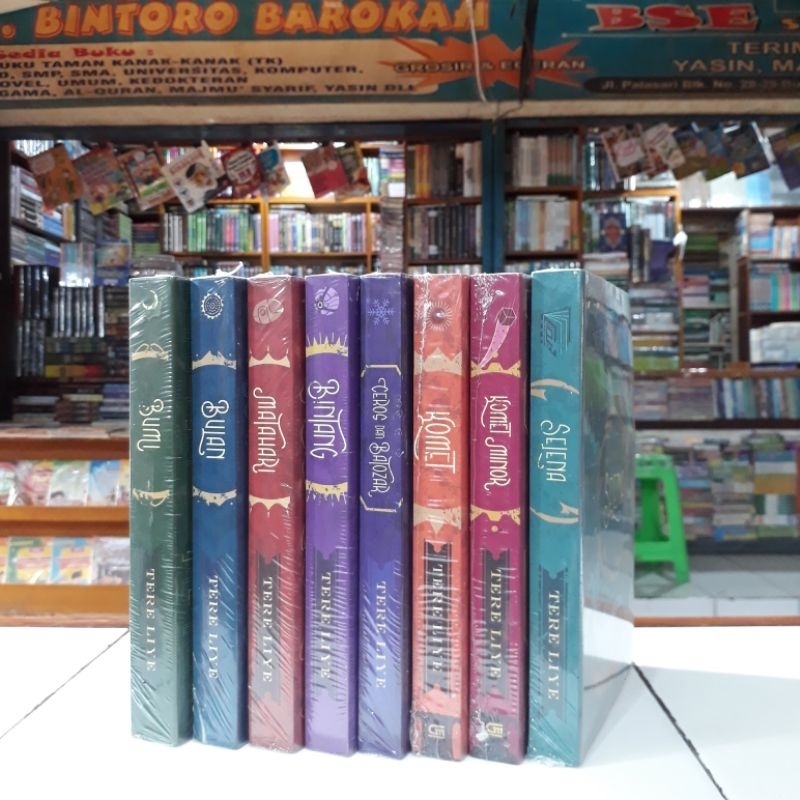 Novel Original Serial Bumi: BUMI; BULAN; MATAHARI; BINTANG; CEROS DAN BATOZAR; KOMET; KOMET MINOR; S